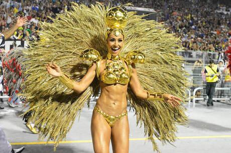 Sabrina Sato sempre ousa nas fantasias do Carnaval