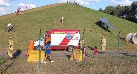 Bombeiros resgatam piloto de asa-delta no Lago Sul