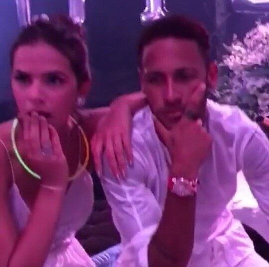 Neymar e Bruna se reconciliaram na metade do ano passado, mas foi depois do Ano Novo, quando ficaram juntinhos na casa do jogador em Angra dos Reis, no Rio, que o relacionamento ficou ainda mais intenso. Com o romance, a vida do craque em Barcelona não é mais a mesma. Ele não vai mais a casas noturnas, como costumava fazer após os jogos de sua equipe, e até mesmo a frequência dos 'parças' em sua residência diminuiu. 'Ney', realmente, está se empenhando para dar certo com a atriz