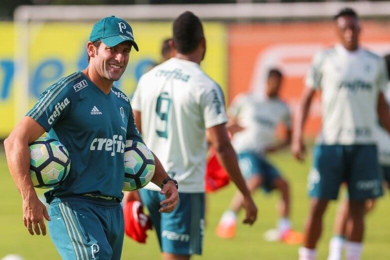 Valentim está sorridente e confiante, mas não fará loucuras