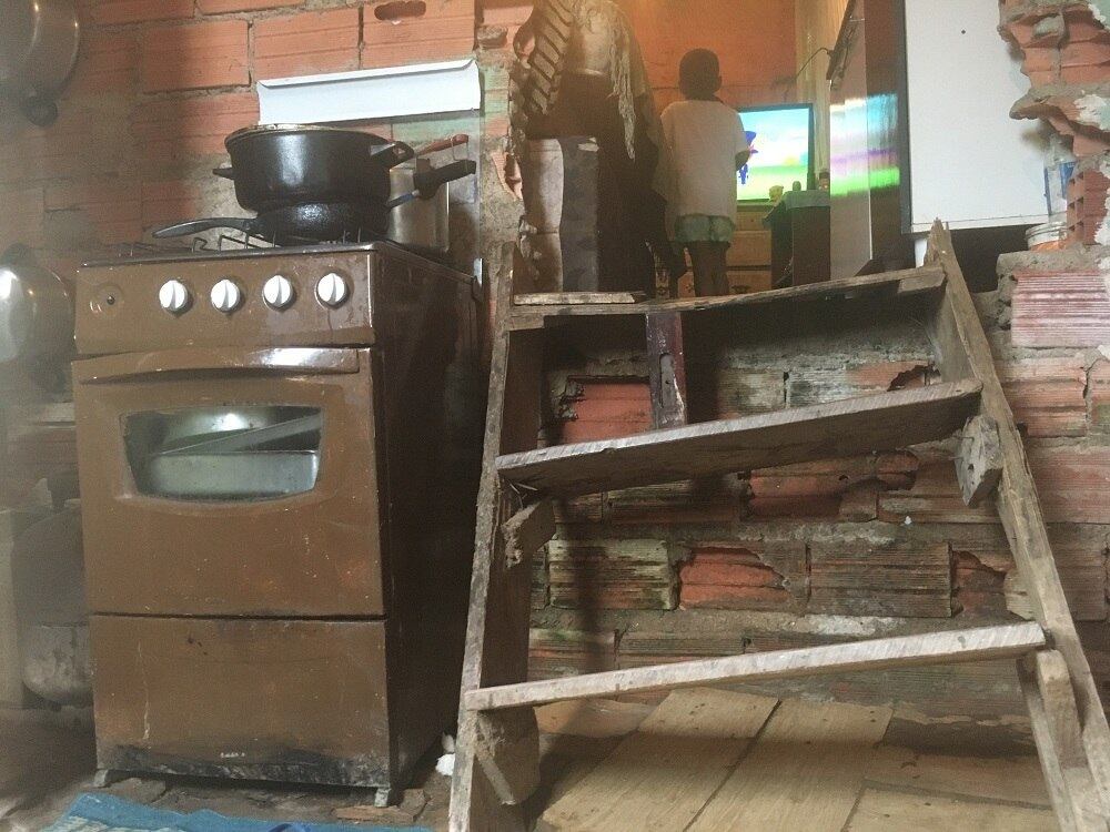 A reportagem do R7 esteve na casa do vendedor ambulante Wilson Alberto Rosa, no extremo da zona sul de SP