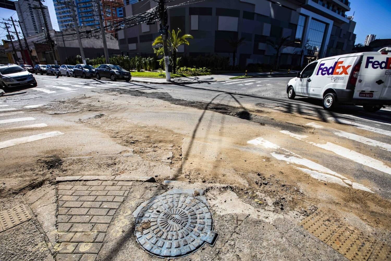 SP registrou, em dois anos, mais de 200 mil reclamações de buracos