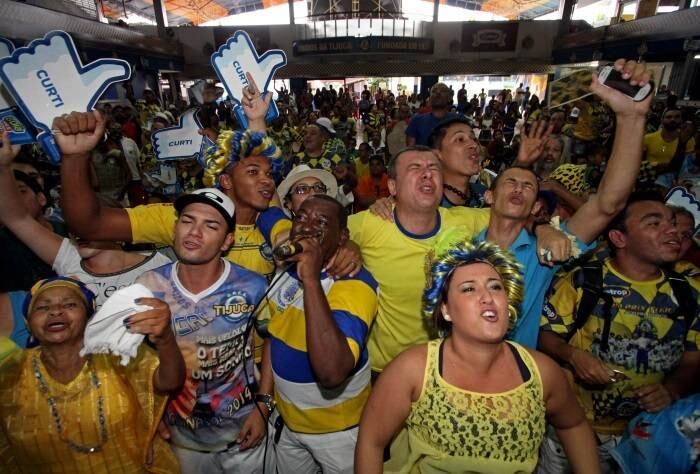 A Unidos da Tijuca conquistou o título de campeã do Carnaval de 2014. Com o título a escola do Borel, na Tijuca, zona norte do Rio, chegou ao tetracampeonato. Por volta das 18h30 a rua Francisco Bicalho, no centro do Rio, estava interditada devido as comemorações na quadra da azul e amarela