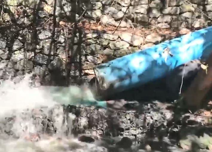 Telespectador mostra local onde esgoto é despejado
