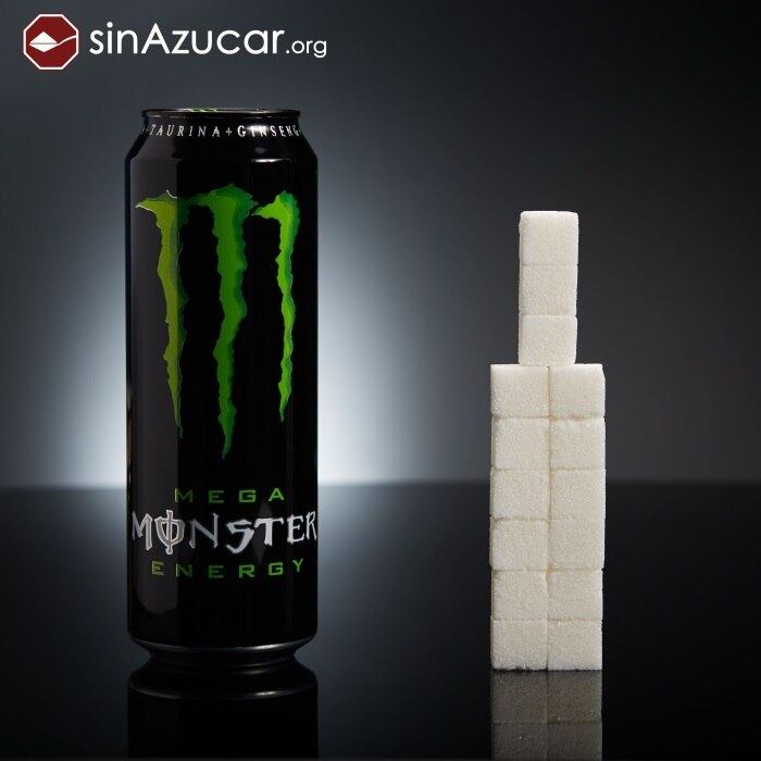 Não dispensa um energético na balada? Cada latinha com 553 ml da bebida conta com 60 gr de açúcar. O mesmo que 15 torrões