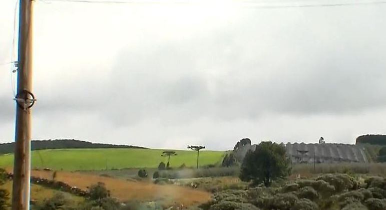 Moradores do Rio Grande do Sul se preocupam com possibilidade da passagem de um furacão nesta terça