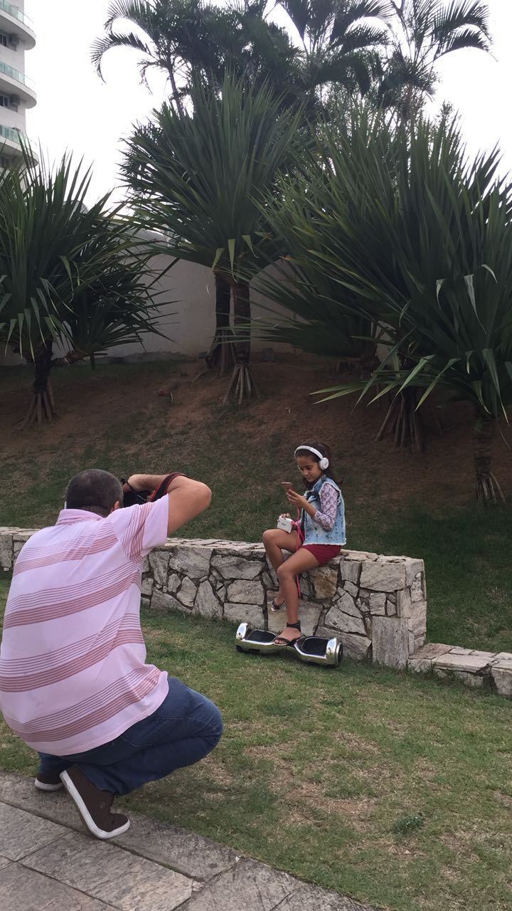 Myrella, aos 10 anos, é fã declarada de hoverboard, que é
um de seus brinquedos preferidos