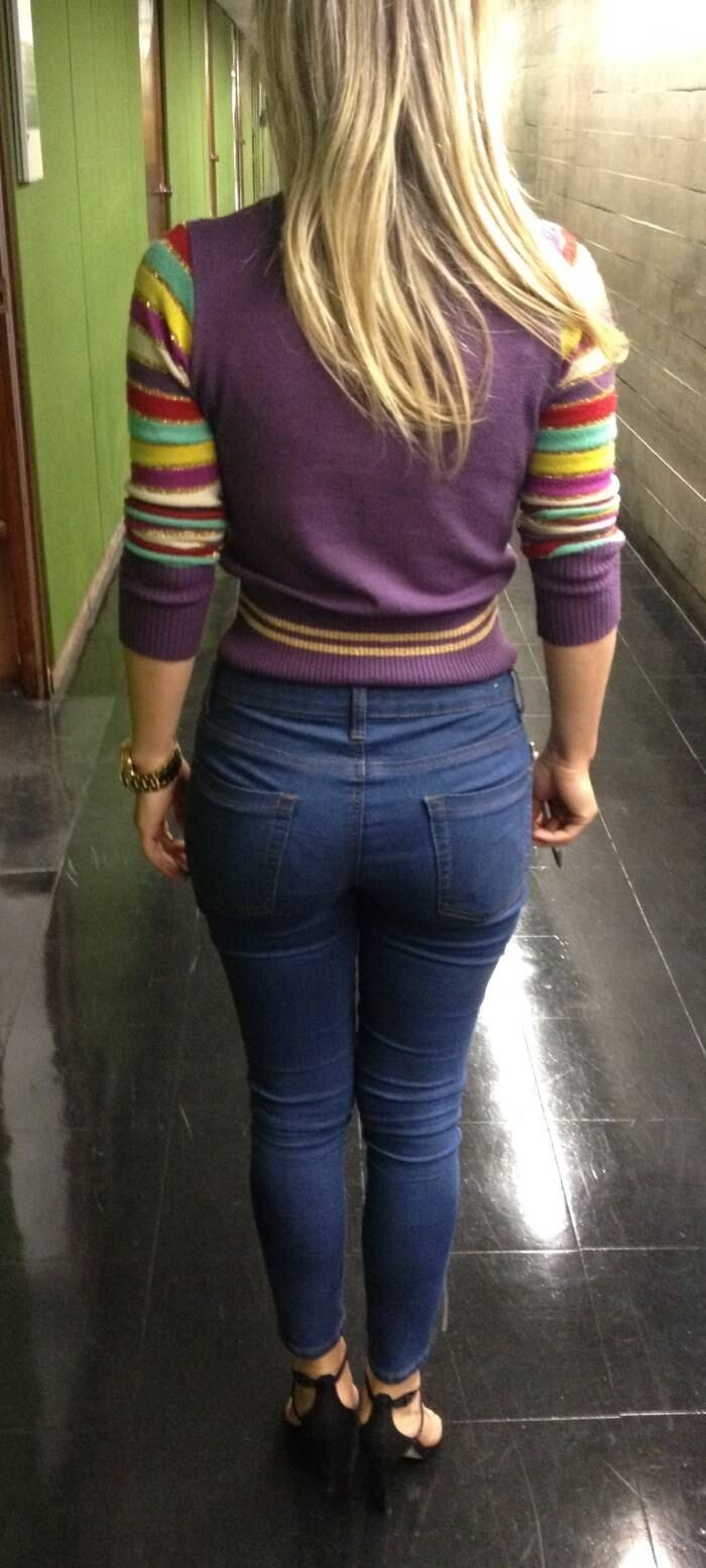 Comum nos corredores da Câmara, assessoras com calça jeans justa também estão na mira das parlamentares que consideram roupas como essa inadequadas para o ambiente legislativo

Leia mais