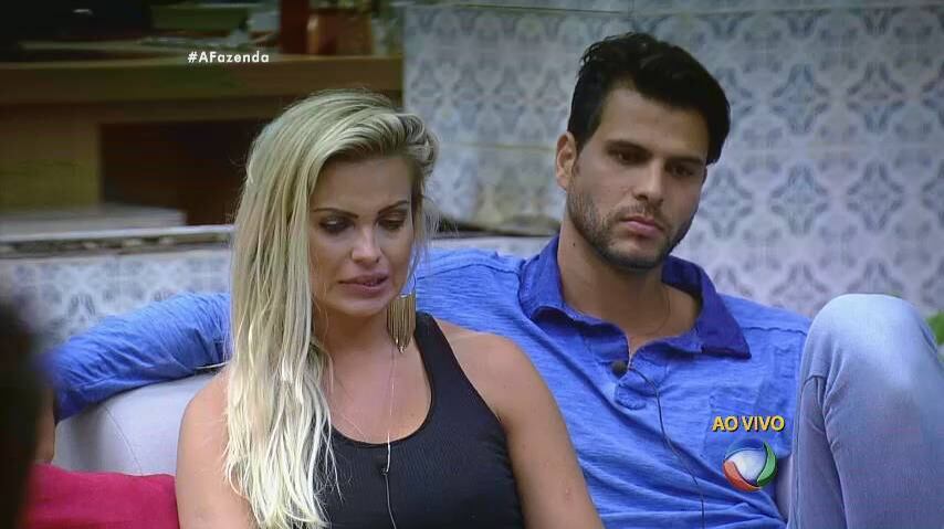 Apesar de ser uma mãe coruja, Luciane entende os erros que a filha cometeu dentro do jogo.

— Ela ofendeu muita gente e isso não ficou impune. Mas aquele é um lugar de fofoca, e ela é muito verdadeira. Ela fala o que pensa, e sempre foi assim, desde pequena. Veri é do tipo que tem poucos amigos, mas os que têm, são de verdade