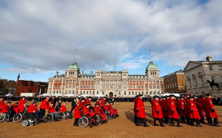 Veteranos de outras guerras participaram da parada militar em homenagem ao centenário do fim da Primeira Guerra Mundial em Westminster, no centro de Londres