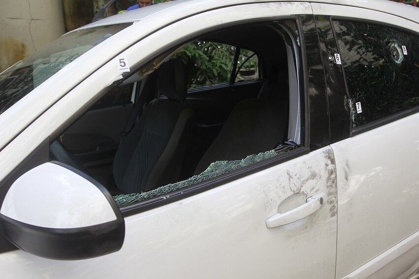 Carro de vereadora foi atingido por, pelo menos, nove disparos
