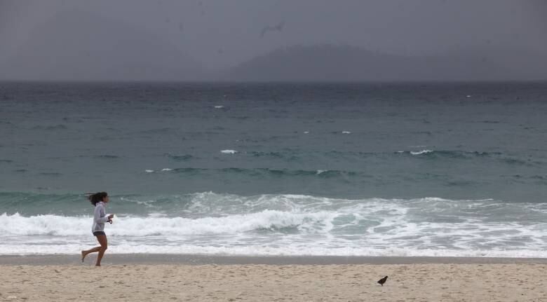 Clima frio afastou banhistas das praias do Rio