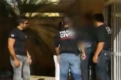 Médico foi preso na clínica onde trabalhava