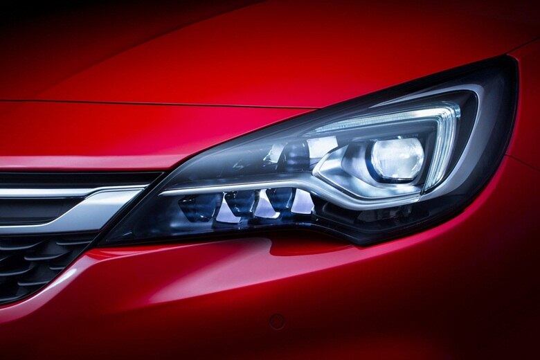 Composto por 16 segmentos em LED, o novo farol consegue ser muito mais eficiente do que o convencional...