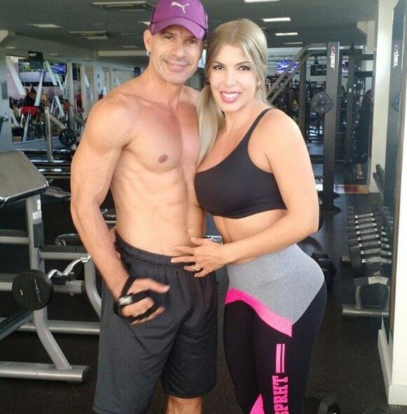 Túlio Maravilha e Cristiane Maravilha não resistiram às duras provas do Power Couple e na última terça-feira (17) foram eliminados do programa. Fora do reality, os dois acompanham o jogo pela televisão e as críticas que vêm recebendo do público nas redes sociais. Cris foi a mais atacada. Chegou a ser chamada por internautas de 'miss botox' por causa da aparência. Ela não rebate, se defende e até agradece, pois segundo ela, o vídeo não a favoreceu. Veja a seguir, o bate-papo exclusivo e revelador que tivemos com Cris Maravilha, mulher de Túlio Maravilha
Acesse o R7 Play e assista à programação da Record