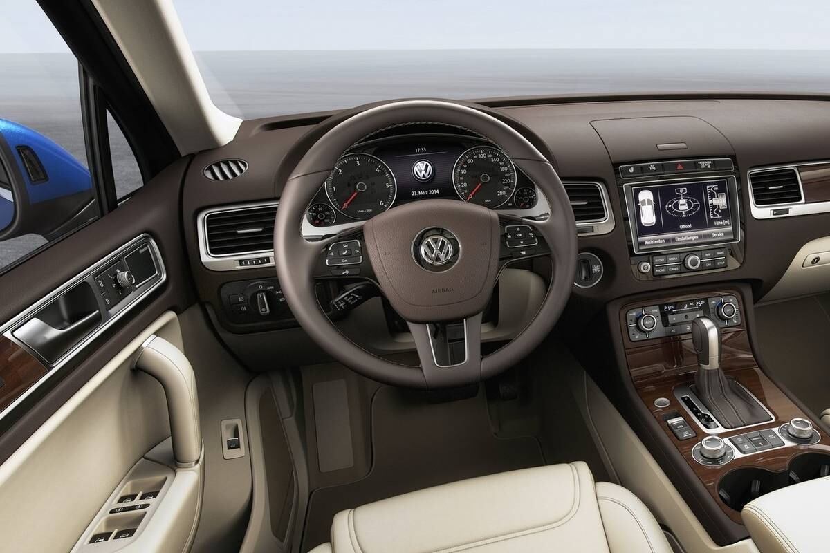 Entre as novidades no interior está no volante redesenhado, inspirado no usado no Golf (e, agora, no Jetta)
Saiba tudo sobre carros! Acesse R7.com/carros