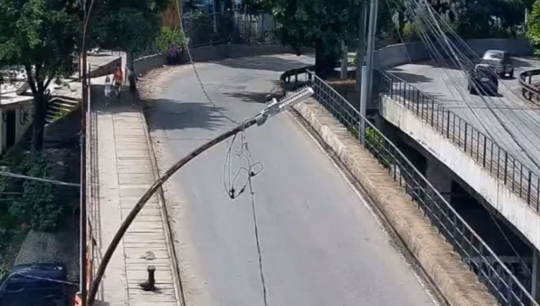 Viaduto Ataulfo Alves, em Benfica, ficou duas horas interditado devido à troca de tiros