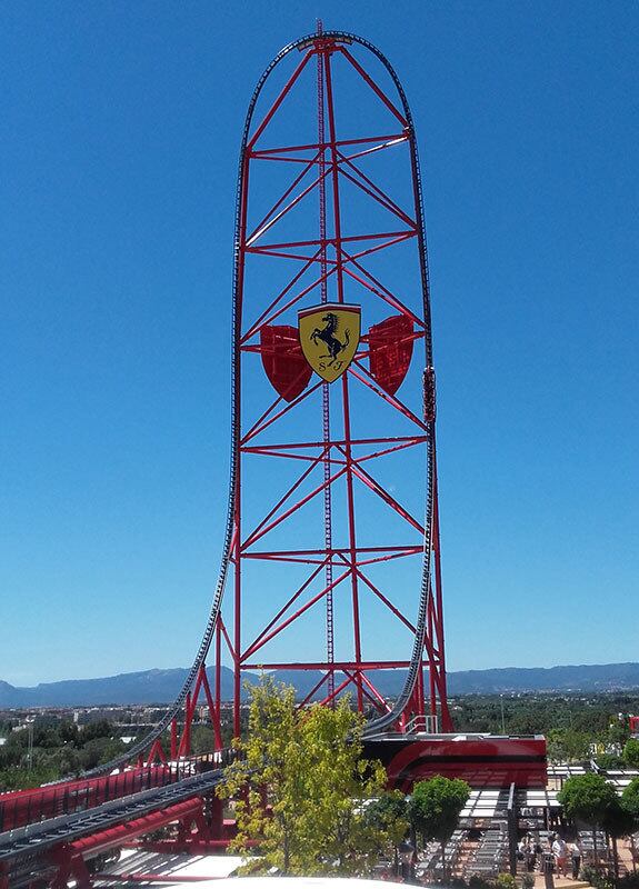 Red Force - Espanha - Fica no parque temático Ferrari Lanc, em Salou, Tarragona.