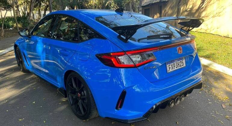 Type R com "asa traseira" que fornece o downforce de 59kg