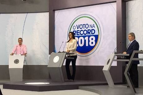 Os candidatos falaram sobre fake news