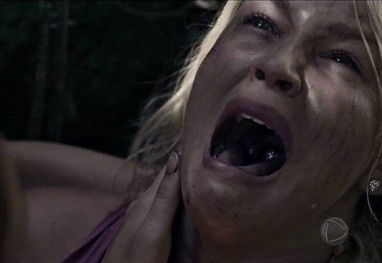 Com o desespero, Malena ficou ainda pior. Lulli disse que, na situação, não conseguiria fazer nada pela menina