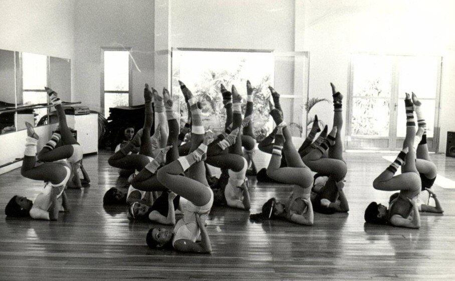 Antes
de chegar ao Brasil, Ala foi acrobata de circo, mas a experiência não durou
muito tempo. Veio ao País para fugir do comunismo