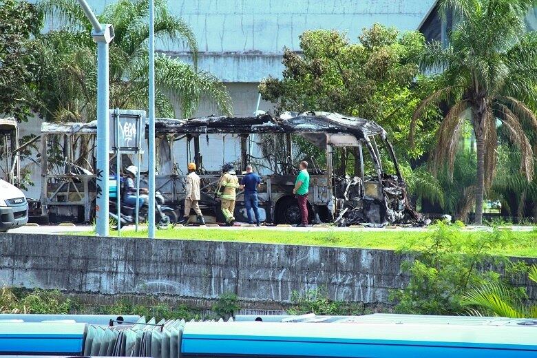 BRT ficou completamente destruído após incêndio