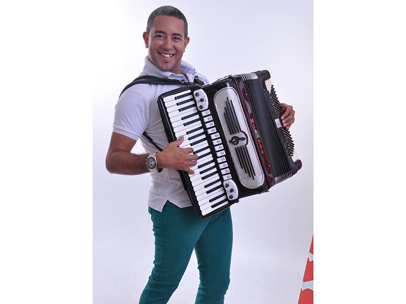 Jó Miranda recebe convidados nos ensaios