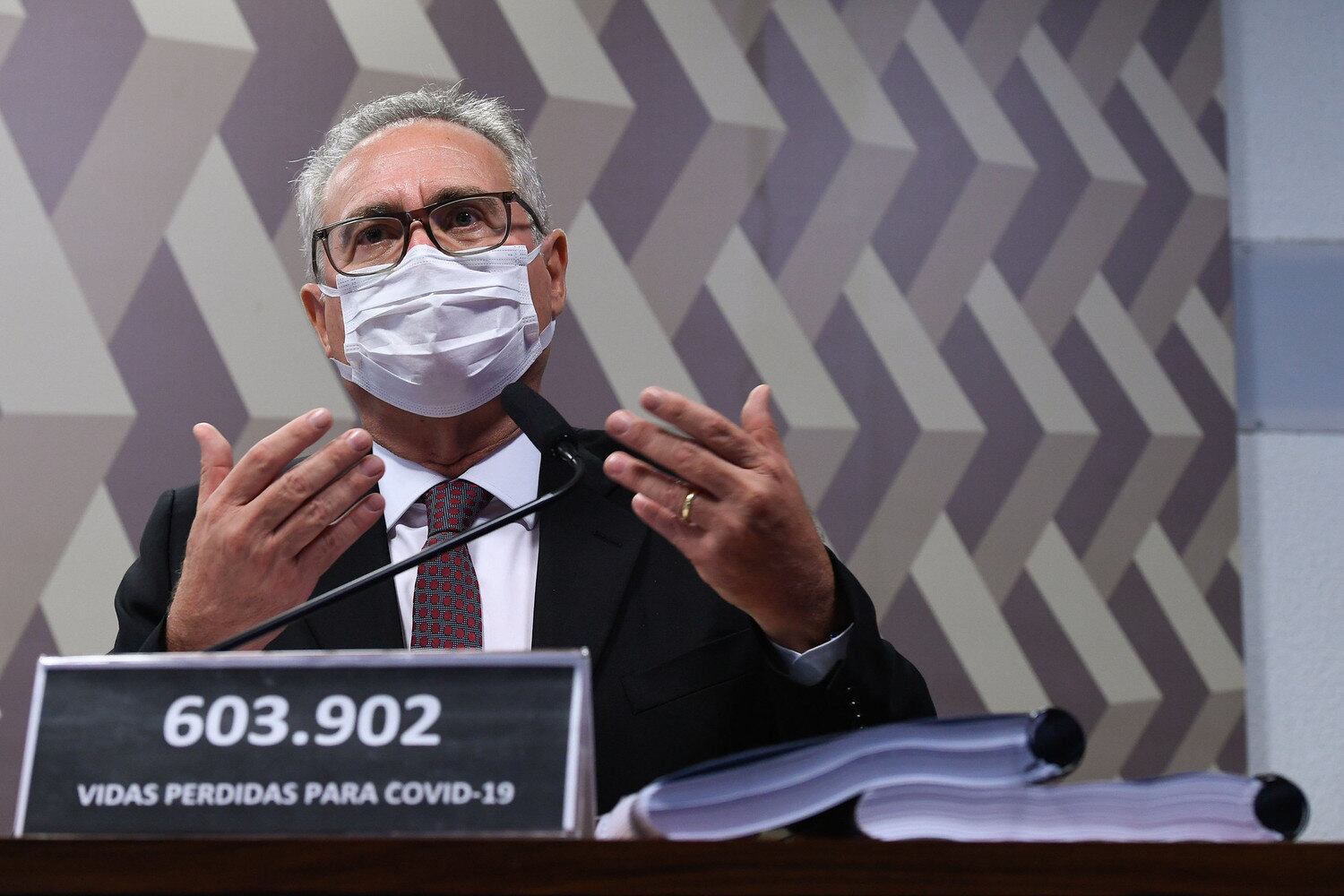 Renan Calheiros fará alterações no relatório final da CPI