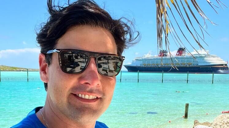 Desempregado, Bruno de Luca anuncia pausa na carreira 

Após toda a polêmica envolvendo o atropelamento do também ator Kayky Brito, Bruno de Luca postou um vídeo em suas redes sociais anunciando uma pausa na sua carreira. Porém, ele já não estava mais trabalhando. "Resolvi tirar um tempo só para mim", admitiu. 