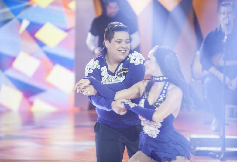 De volta aos estúdios da Record, para quem estava com saudade do quadro, mais uma edição de O
Gordinho Mais Leve do Brasil vai ao ar. Dessa vez, os candidatos trazem suas
parceiras de gingado para uma especial homenagem à música sertaneja
+ Victor & Leo cantam novo sucesso no palco do Legendários
+ Juju Salimeni e Biel se lambuzam de lama durante “Surfe a Cavalo”
+ Felipe Franco encara tanque de cobras no Desafio do Matrimônio