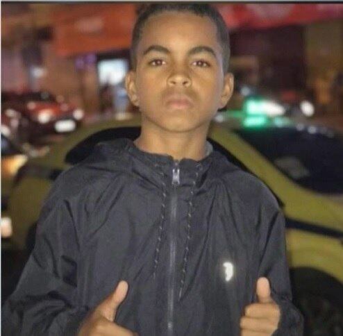 Menino lavava moto quando foi atropelado