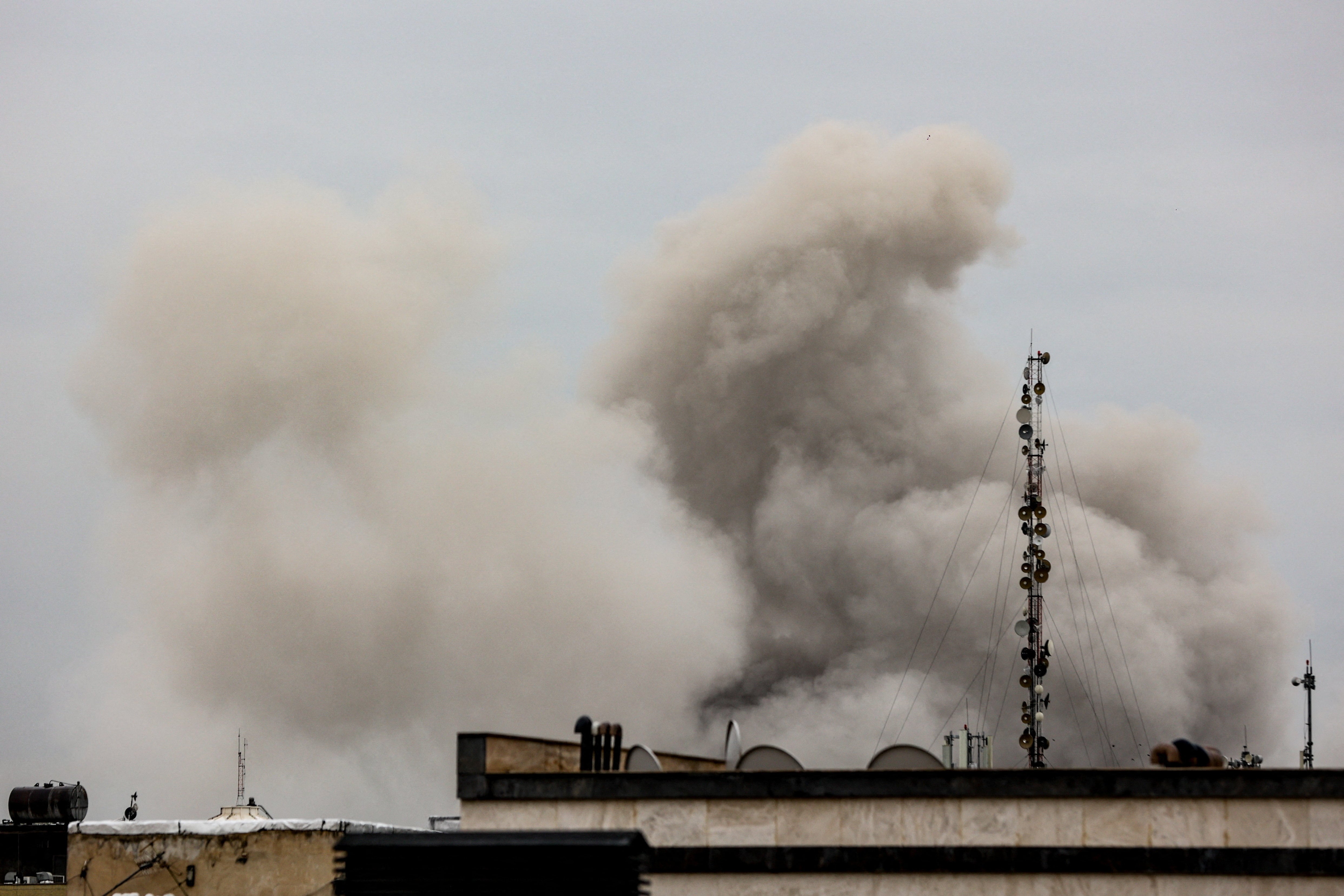 Fumaça após ataque em Teerã
