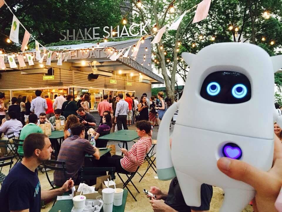 O robozinho Musio foi desenvolvido pela companhia sul-coreana AKA e disponibilizado para financiamento coletivo no site Indiegogo. Em poucas palavras, ele pretende se tornar seu melhor amigo!