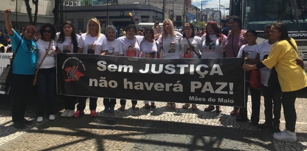 Mães de vítimas de chacinas em Mogi das Cruzes, região metropolitana de São Paulo, realizaram no último sábado uma manifestação no centro da cidade para pedir mais investigação e a manutenção da prisão de dois policiais militares investigados de envolvimento nos casos