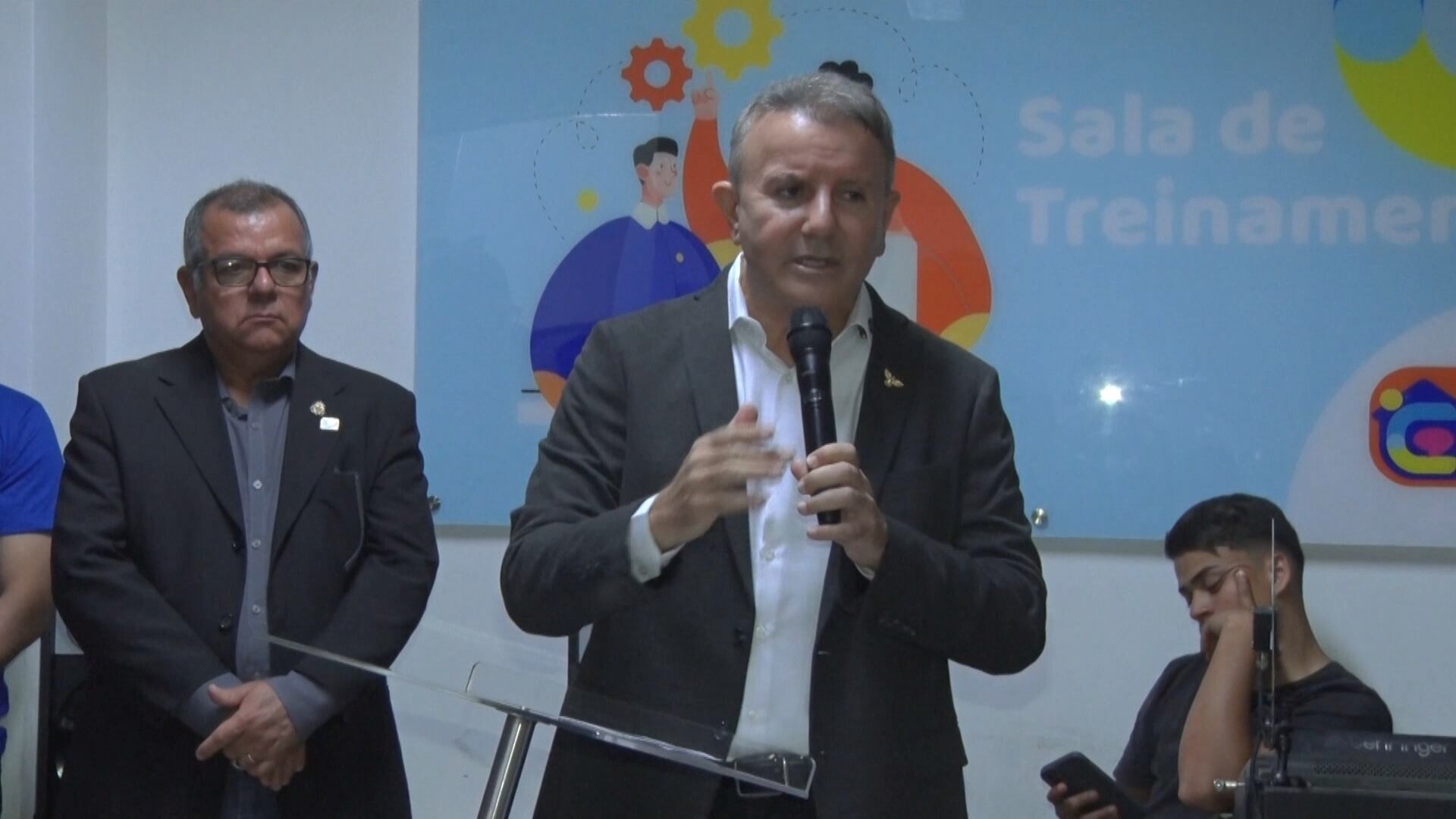 Zanin determina retorno do prefeito de Palmas ao cargo