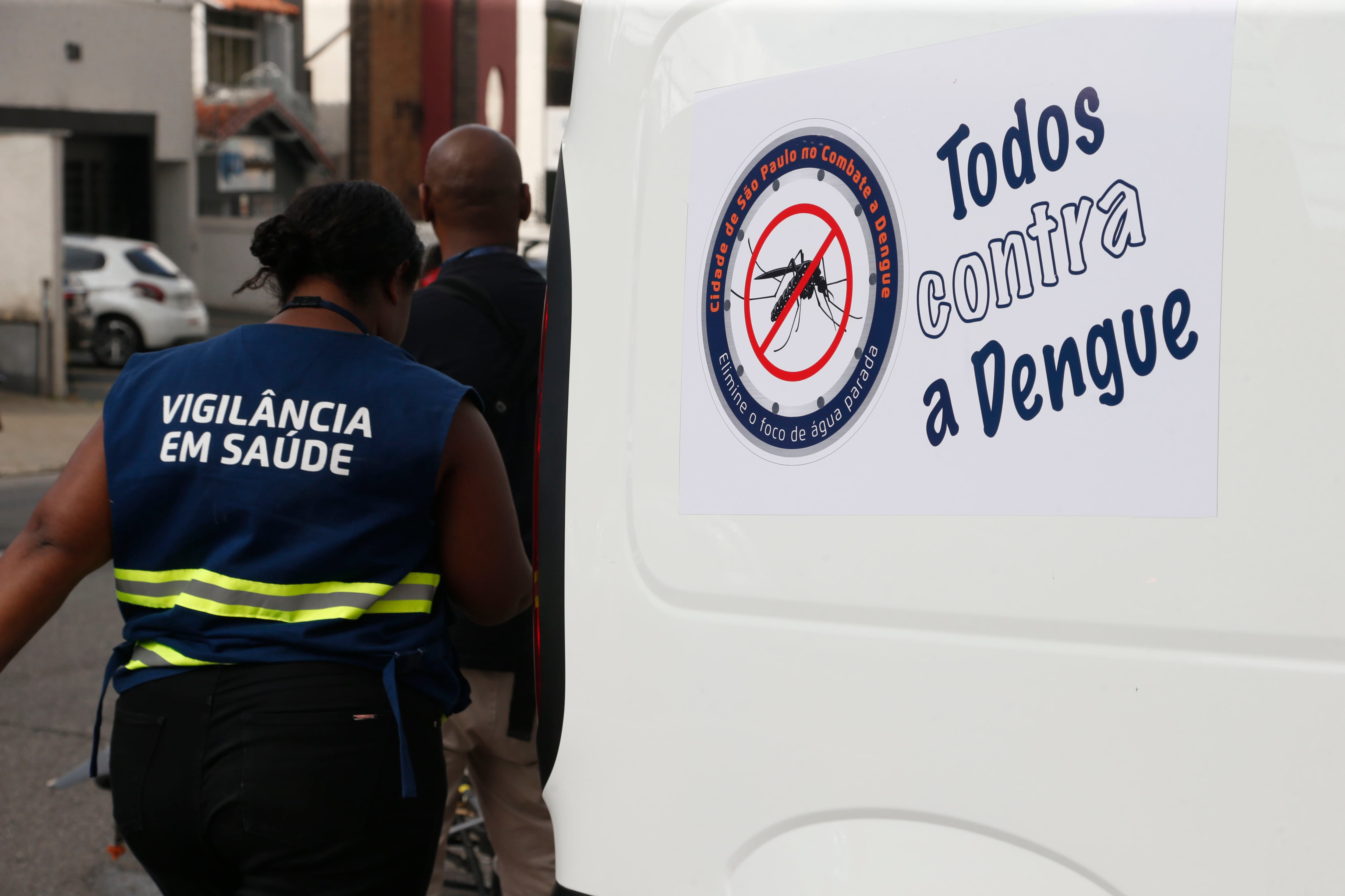 São Paulo (SP) 05/03/2024 - Agentes de saude da cidade de São Paulo em ação com drone em prédios abandonados, à procura de focos do mosquito transmissor. Foto: Paulo Pinto/Agência Brasil