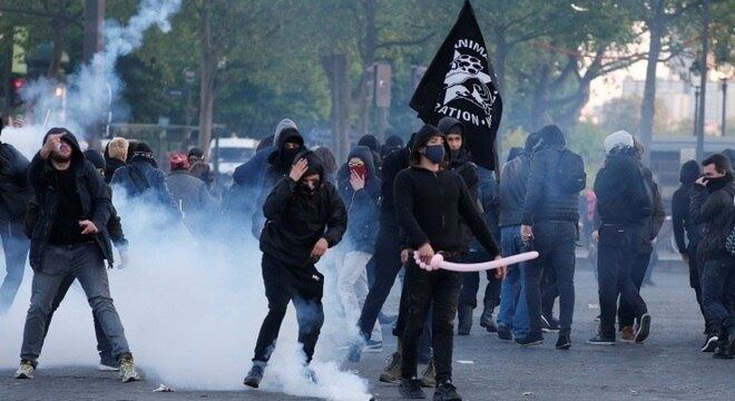 Polícia disparou gás lacrimogêneo contra os manifestantes