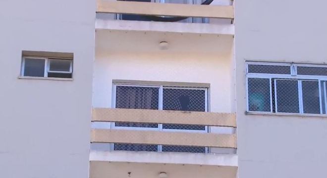 Mãe se arremessou da janela, depois de atear fogo ao próprio apartamento