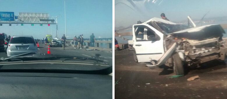 Veículo ficou totalmente danificado após batida de ônibus; corpo de vítima foi resgatado da baía após acidente