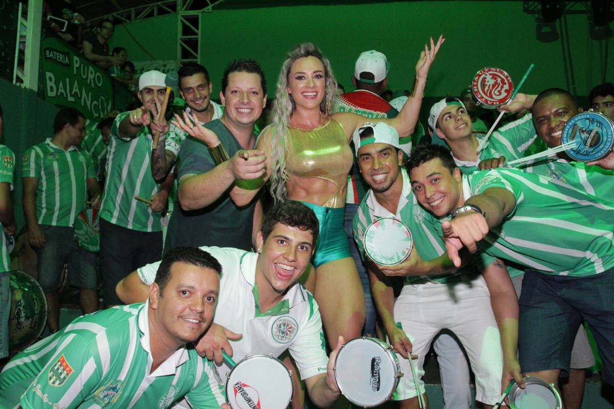 Juju sambou muito no ensaio da Mancha Verde