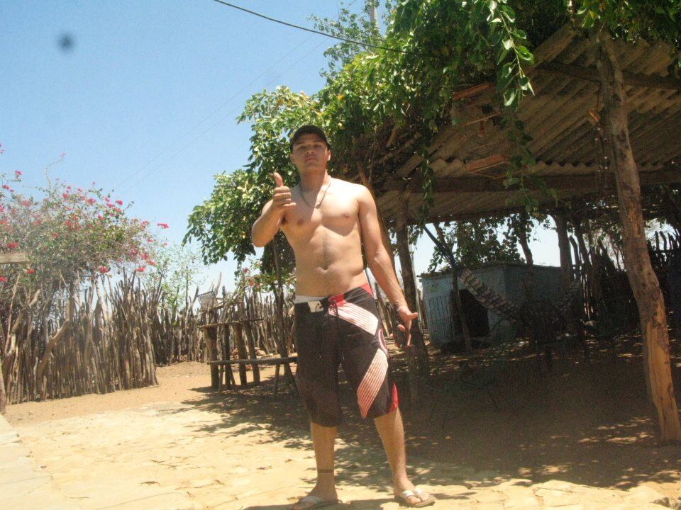 Aldo de Souza Carvalho nasceu na cidade de Picos, no Piauí e, atualmente, morava em São Paulo. O jovem, de 28 anos, gostava de ouvir músicas de Bruce Springsteen e U2, além de ser fã do Barcelona