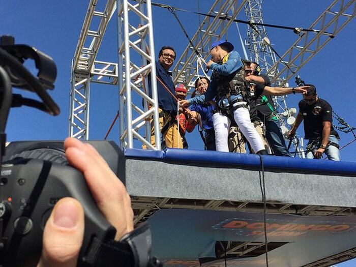 Mas, o cantor não se entregou e ele saltou com sucesso


+ Vilma Martins pede paz e pensa em sair do Brasil: "Será que eu nunca vou me libertar desse passado?"
+ “Me deu um choque, eu fiquei bastante chateado”, diz Kaik Pereira sobre racismo que sofreu na web
+ Exclusivo! Vilma Martins muda a versão da história e diz que não sequestrou Pedrinho: "Eu comprei"
+ Aproveite e confira as matérias do programa Domingo Show
+ Já curtiu a página do Domingo Show no Facebook? É só clicar!
+ Siga o Domingo Show no Twitter e receba todas as notícias do programa