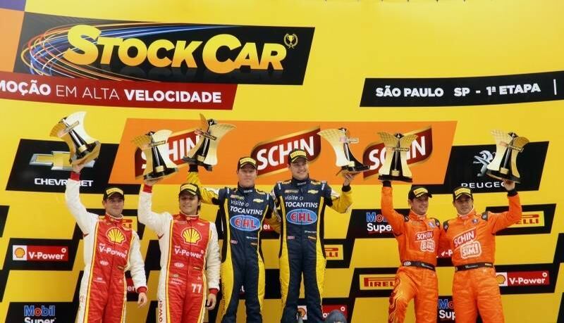 A primeira prova da temporada 2014 da Stock Car, no autódromo de Interlagos, em São Paulo. Com novidades nas regras da competição, a primeira corrida contou a participação de duplas. 

E quem se deu melhor nessa disputa foi Rodrigo Sperafico e o estreante da competição Felipe Fraga de 18 anos, os companheiros levaram a melhor na corrida e ficaram em primeiro lugar no pódio. 

