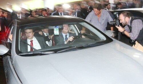 A
exoneração de Cid Gomes do cargo está publicada no Diário Oficial da União
desta quinta-feira (19). Além da multa, dos pontos e do vexam diante de uma autoridade policial, o ex-ministro da Educação, caso tivesse sido parado em uma blitz, sofreria uma medida administrativa: "Retenção do veículo até colocação do cinto pelo infrator"