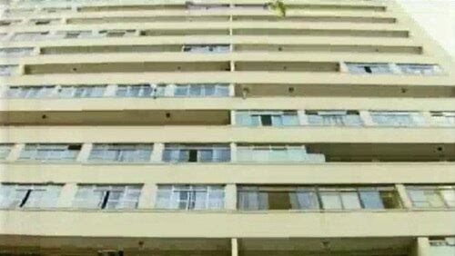 Objeto caiu de uma das janelas do prédio