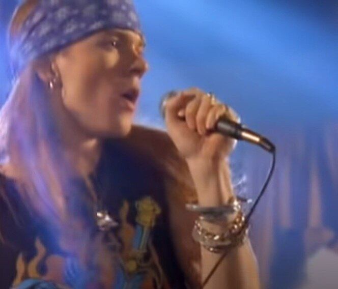 Nome da música: Sweet Child O’ Mine - Banda/Cantor: Guns N’ Roses