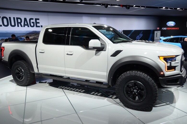 Com cara de mal, modelo tem espaço para até cinco pessoas