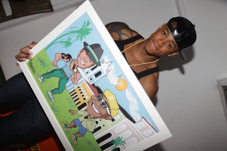 Léo posou com o quadro