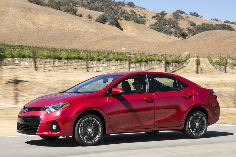 No geral, a 11ª geração do Corolla está 9,9 cm mais comprida (4,65 m), 1,6 cm mais larga (1,77 m) e 1 cm mais baixa (1,45 m) em relação ao sedã vendido atualmente no mundo inteiro — incluindo o Brasil

VEJA TAMBÉM

> Novo Toyota RAV4 chega ao Brasil R$ 22 mil mais barato, a partir de R$ 96,9 mil

> Volvo V40, carro mais seguro do mundo, é lançado no Brasil por R$ 115.900

> Fiesta surpreende e supera HB20 e Onix em maio; confira os 30 mais vendidos

Quer saber tudo sobre carros? Acesse R7.com/carros